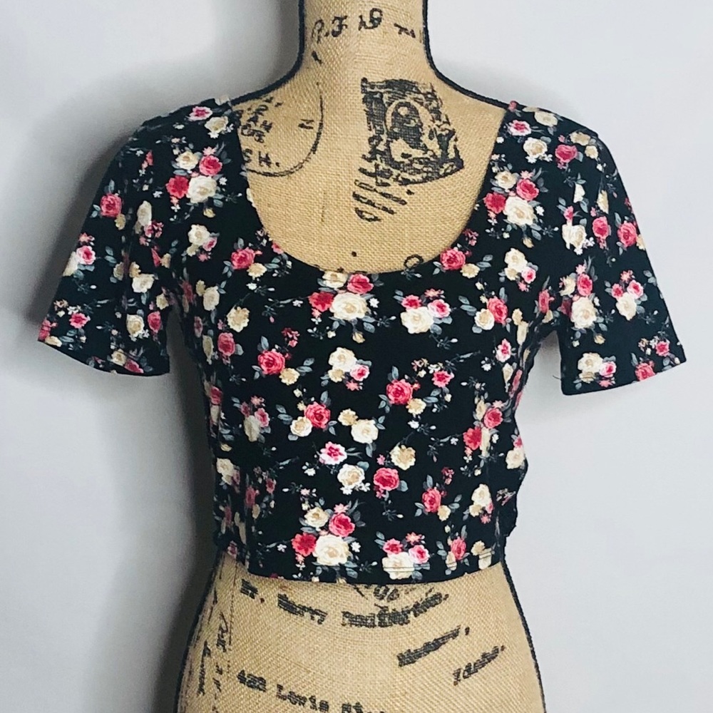 FOREVER 21 floral print short sleeve crop top L